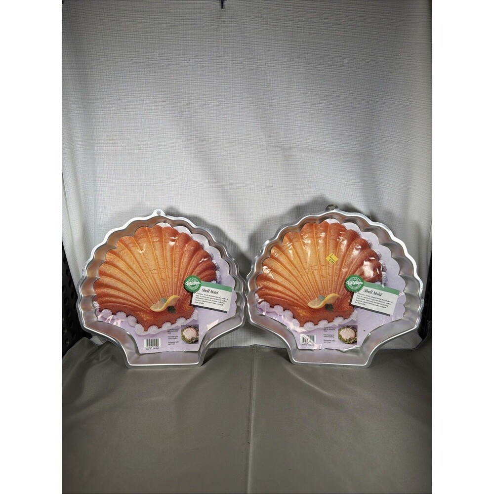 Lot of 2 Vintage 1989 Wilton Sea Shell Cake Pans Mold 2105-8250 Mermaid Beach